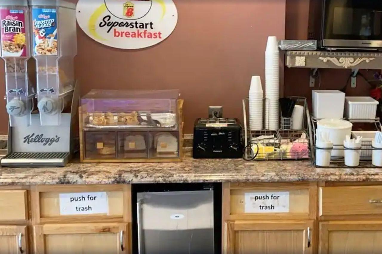 Super 8 By Wyndham Pittsburgh/Monroeville Extérieur photo