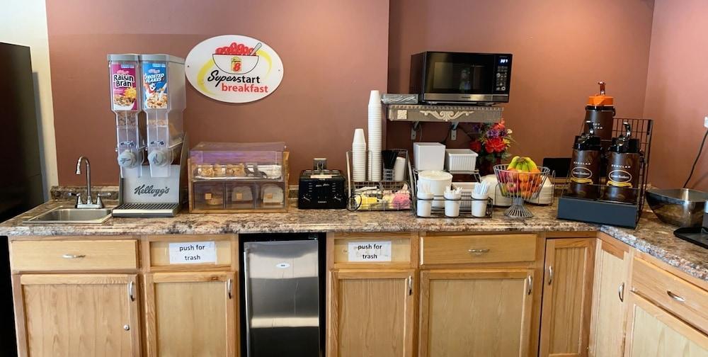 Super 8 By Wyndham Pittsburgh/Monroeville Extérieur photo