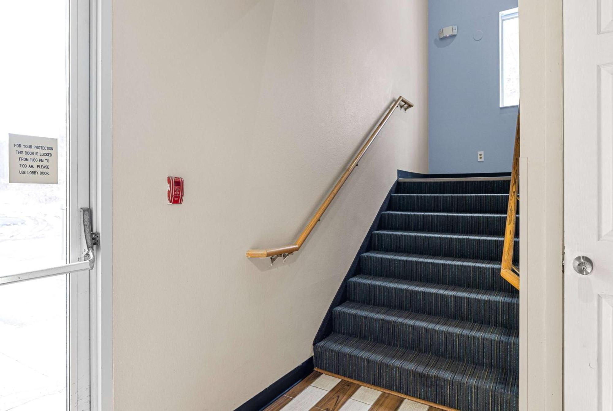 Super 8 By Wyndham Pittsburgh/Monroeville Extérieur photo