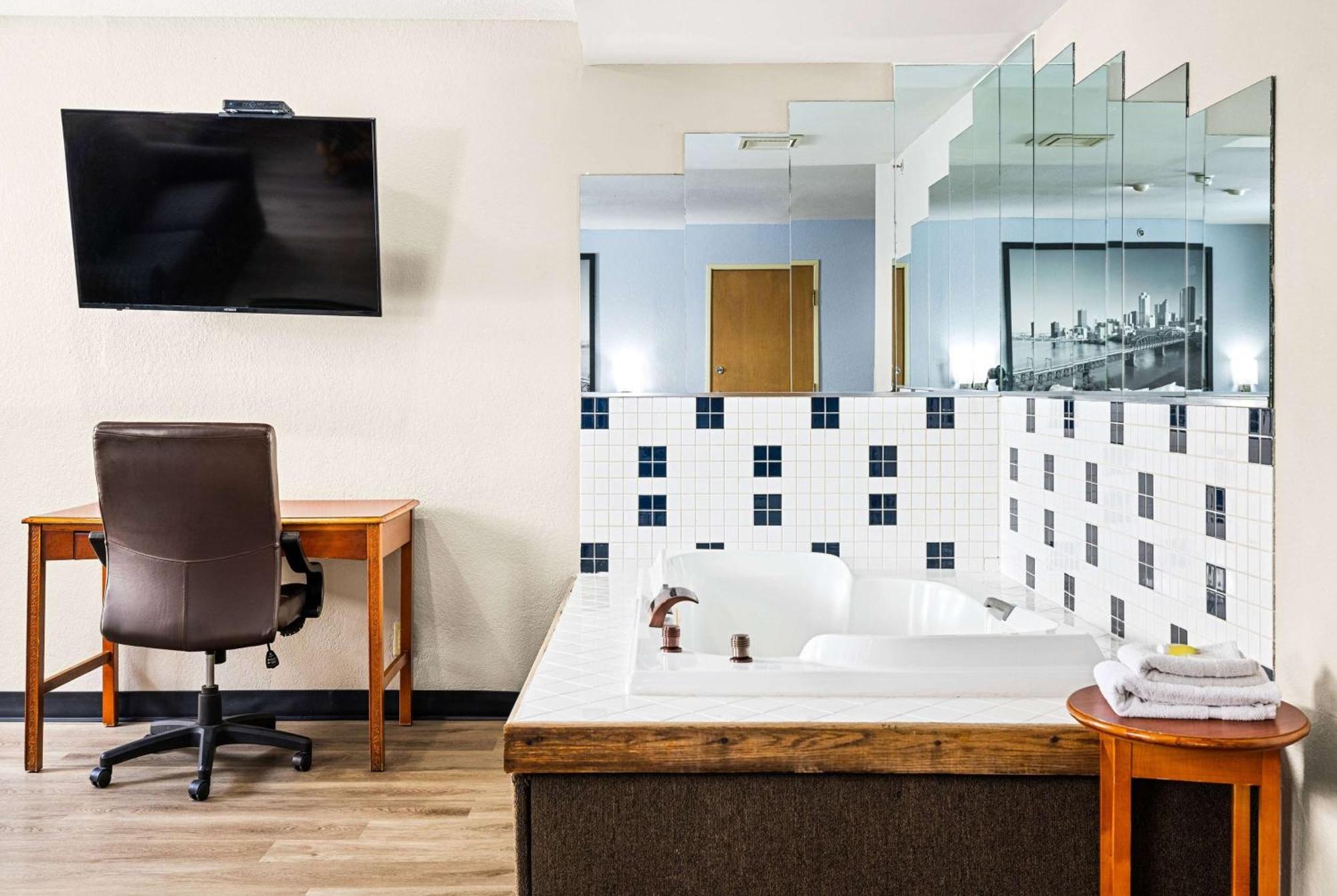 Super 8 By Wyndham Pittsburgh/Monroeville Extérieur photo