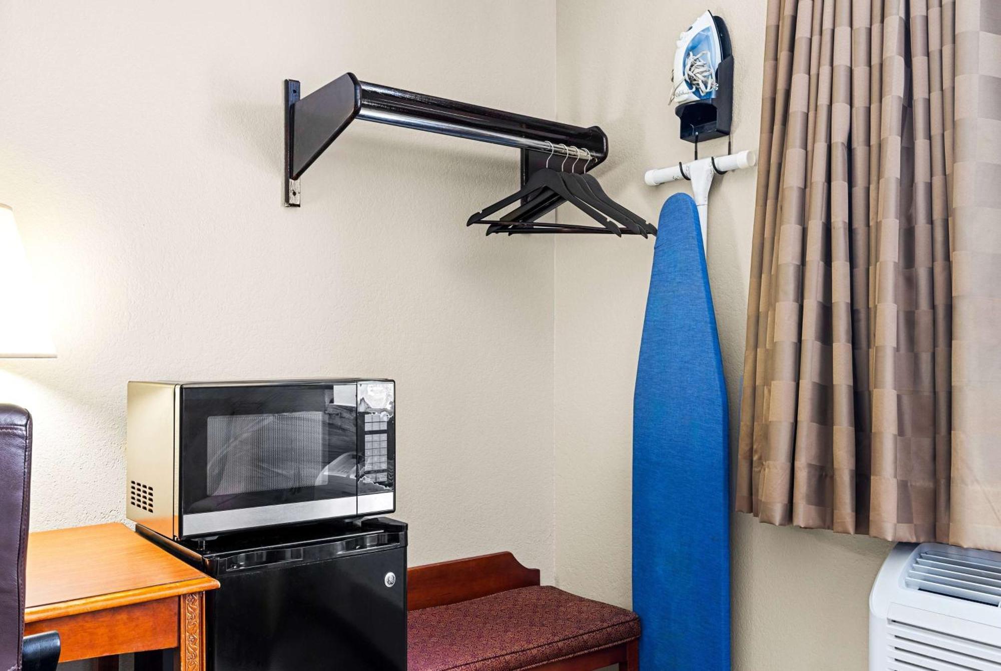 Super 8 By Wyndham Pittsburgh/Monroeville Extérieur photo